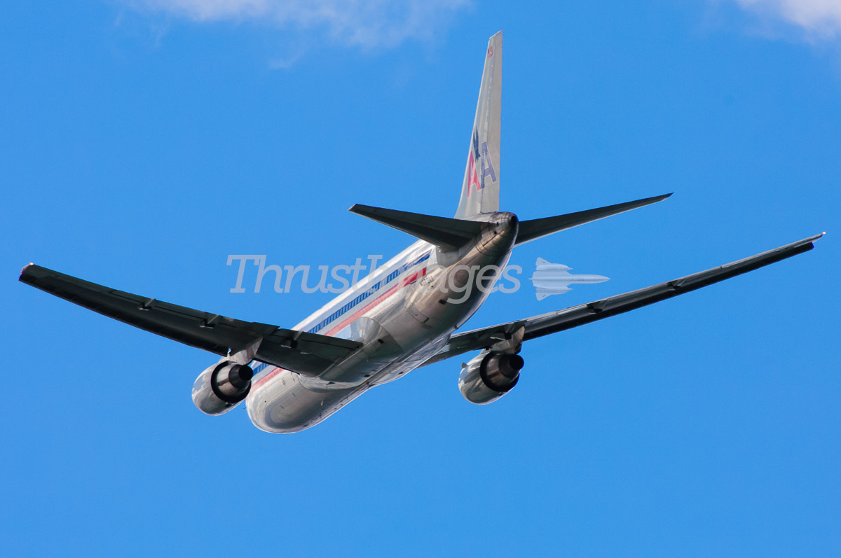 Boeing 767-223/ER N323AA (cn 22324/146)